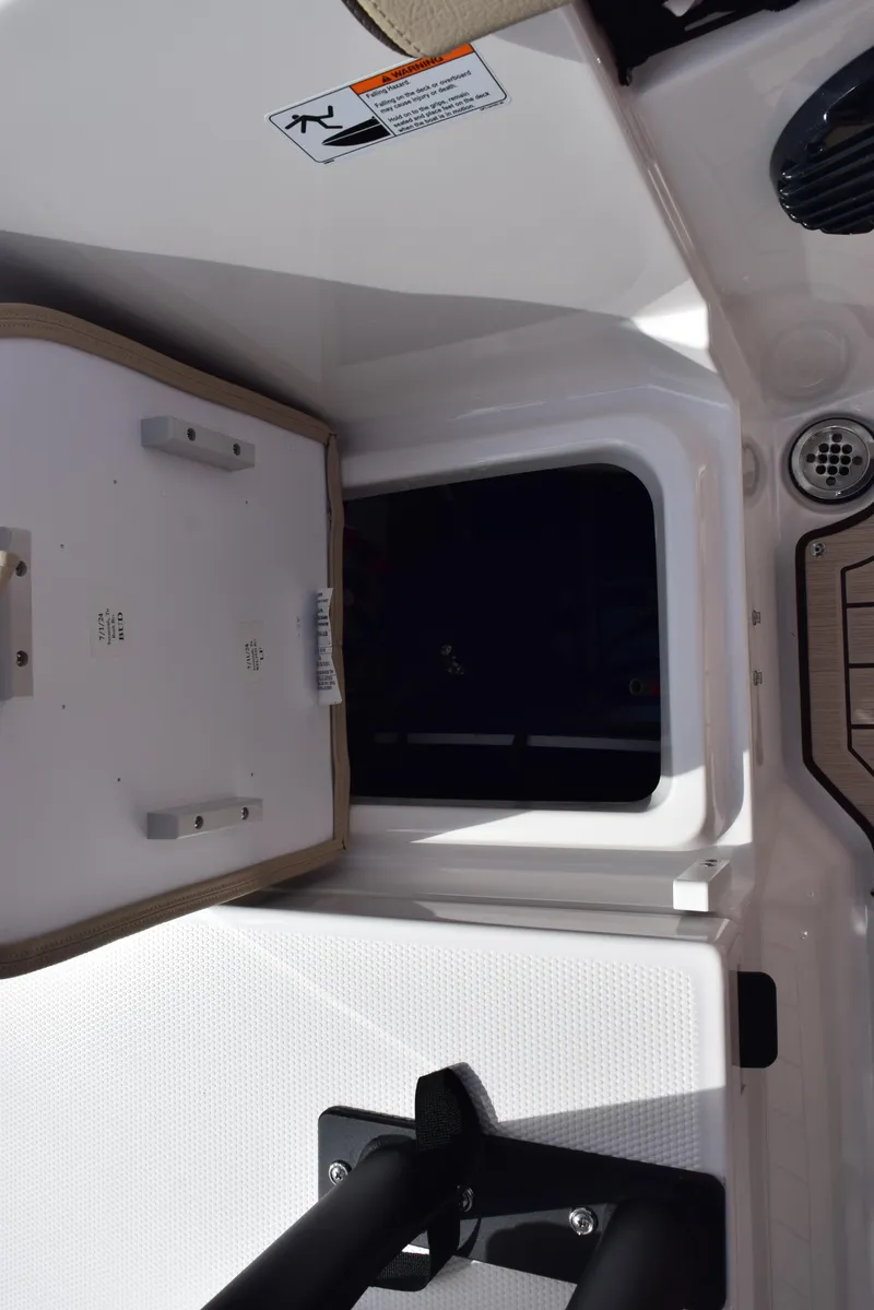 Slide: The Image of 2025 Yamaha Boats 222 FSH Sport E interior storage compartment. - 17