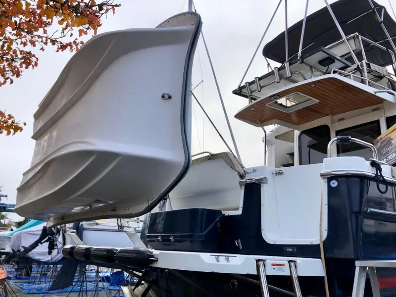 Slide: The Image of Cutwater 30 Command Bridge 2015 - 85