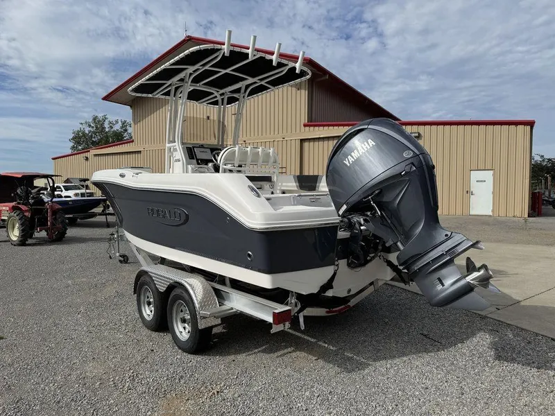 Slide: The Image of Robalo R200 Center Console 2025 - 2