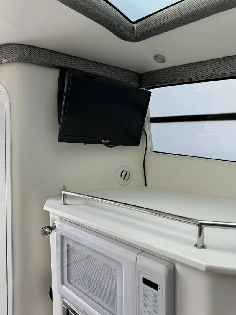 Slide: The Image of Nor-Tech 452 Super Fish 2021 - 18