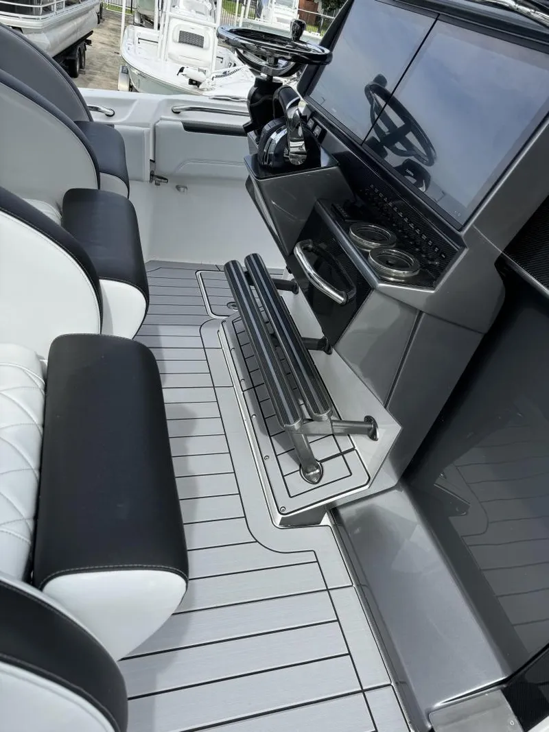 Slide: The Image of Nor-Tech 452 Super Fish 2021 - 25