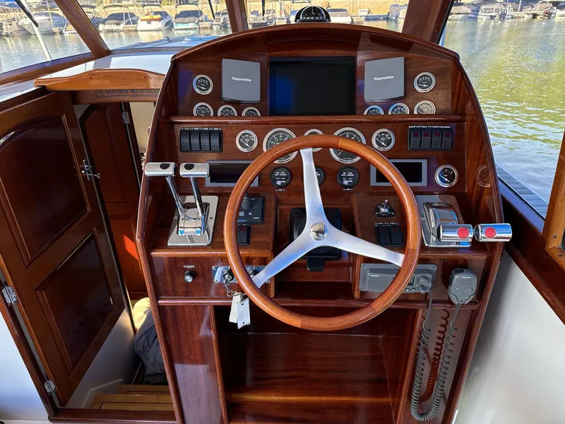 Slide: The Image of Van Dam Sedan Cruiser 2003 - 12