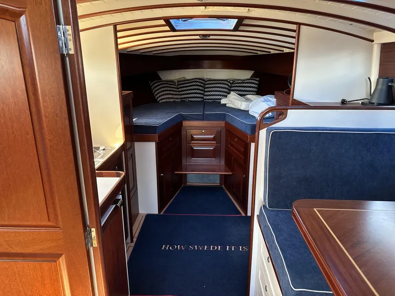 Slide: The Image of Van Dam Sedan Cruiser 2003 - 15