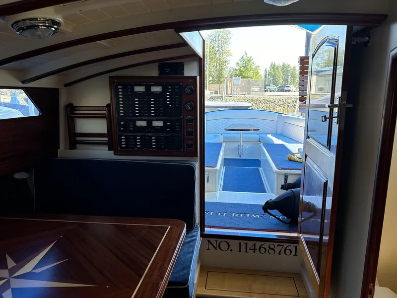 Slide: The Image of Van Dam Sedan Cruiser 2003 - 19