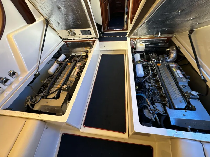 Slide: The Image of Van Dam Sedan Cruiser 2003 - 20