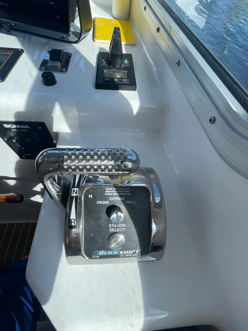 Slide: The Image of Twin Disc Throttle controls with troll, Express and cruise modes - 27