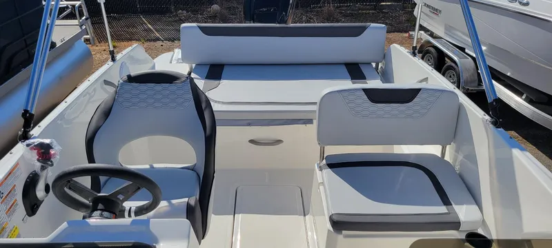 Slide: The Image of Bayliner ELEMENT 19 2024 - 11