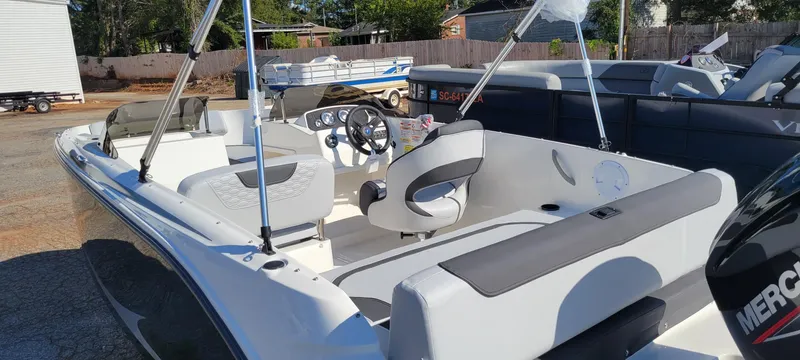 Slide: The Image of Bayliner ELEMENT 19 2024 - 15