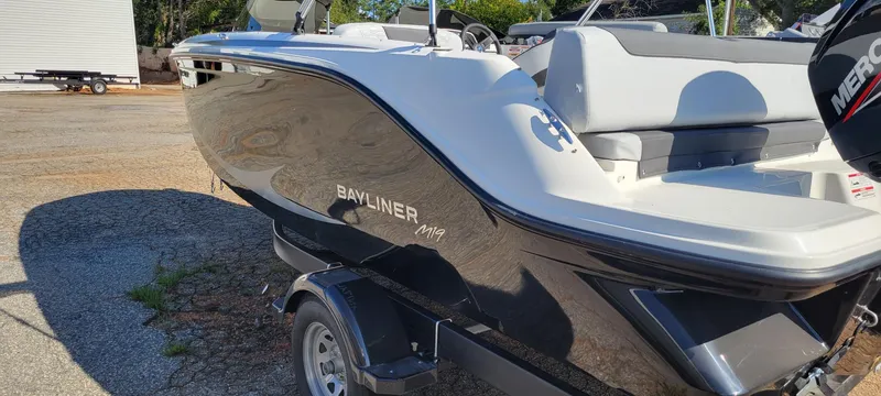 Slide: The Image of Bayliner ELEMENT 19 2024 - 5