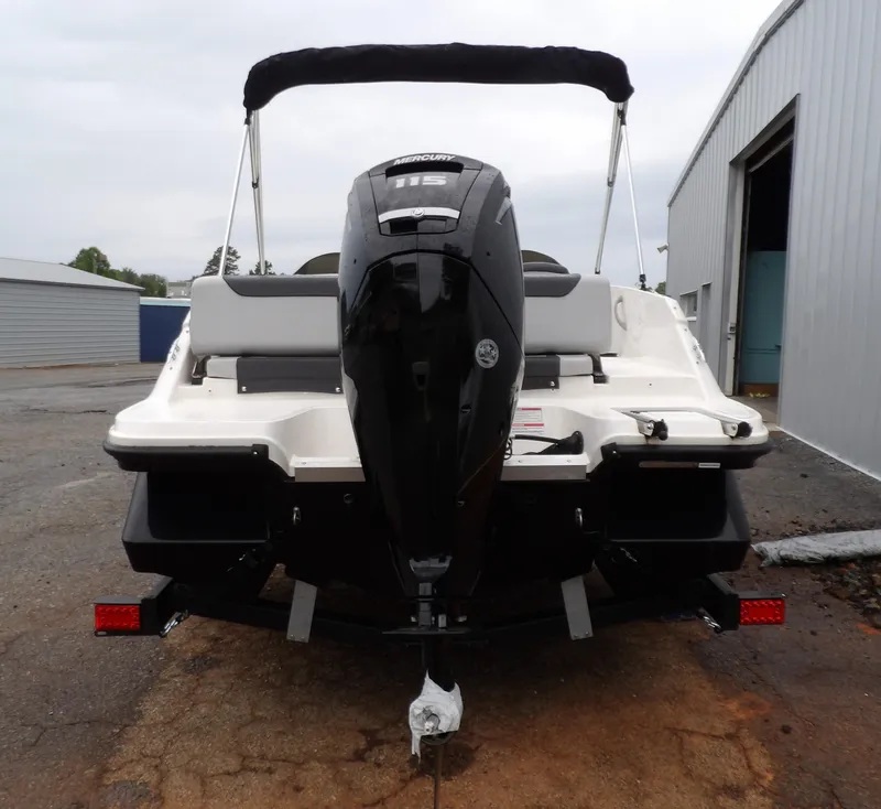 Slide: The Image of Bayliner ELEMENT 19 2024 - 8