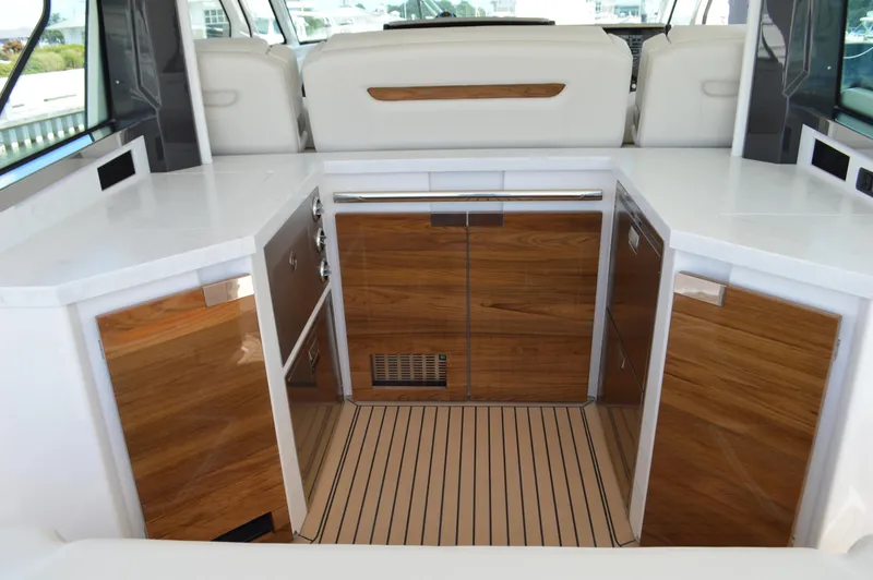 Slide: The Image of Tiara 48 LS - Galley - 26