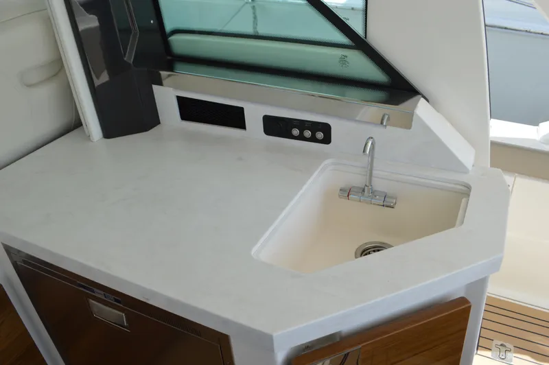 Slide: The Image of Tiara 48 LS - Sink - 29