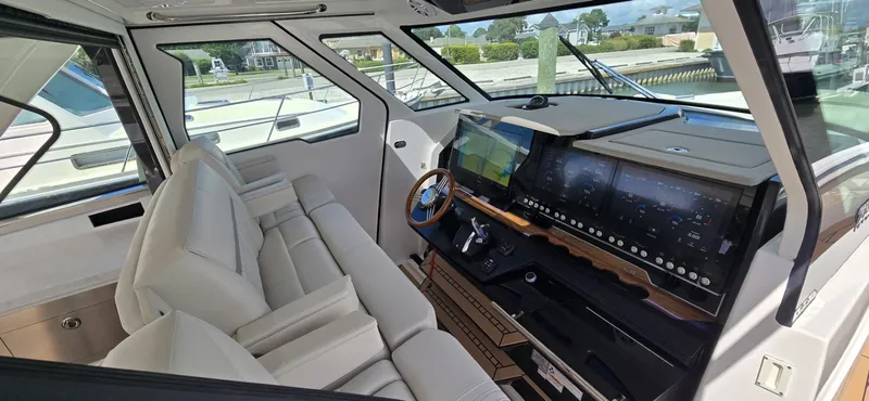 Slide: The Image of Tiara 48 LS - Helm - 44