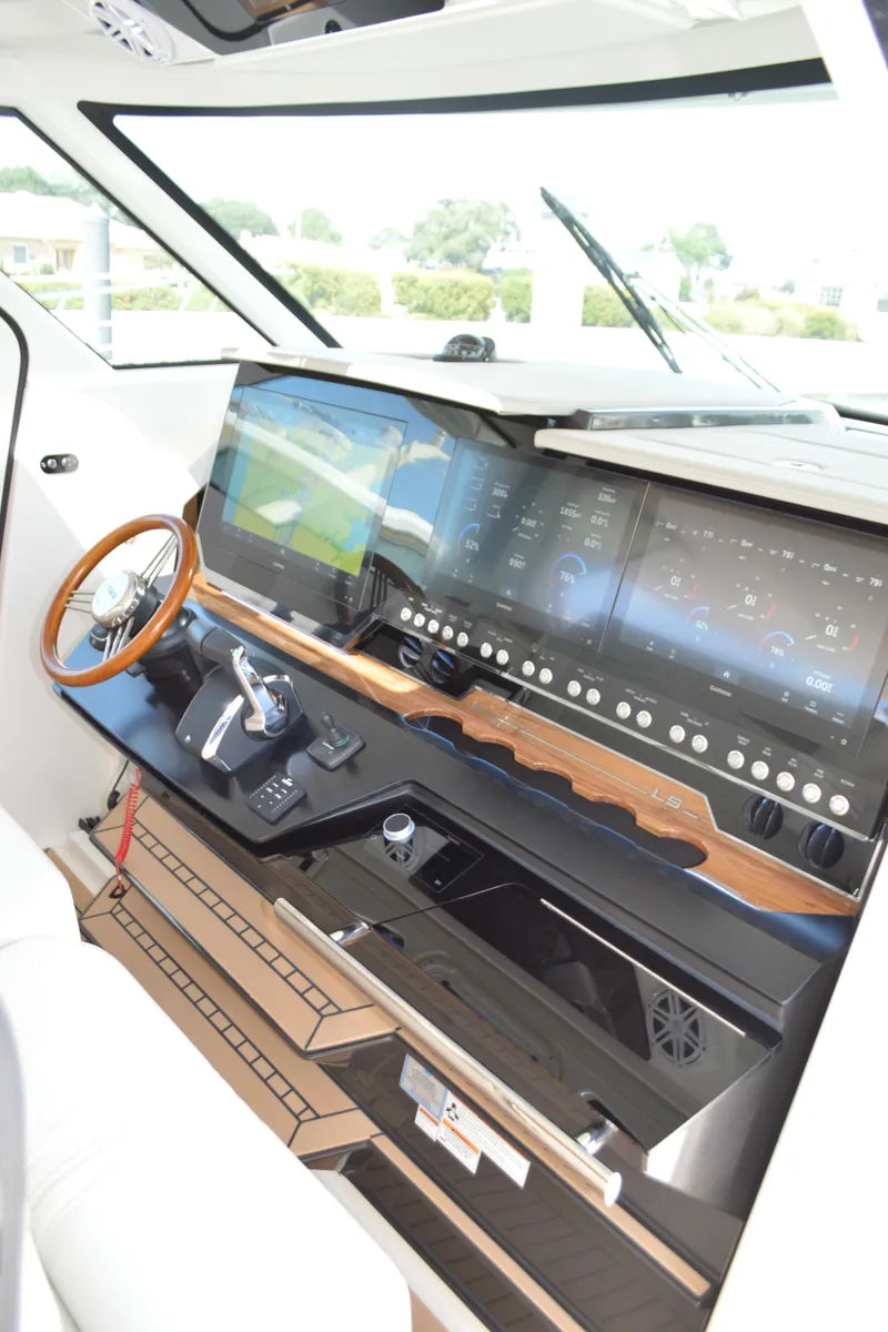 Slide: The Image of Tiara 48 LS - Helm (2) - 45