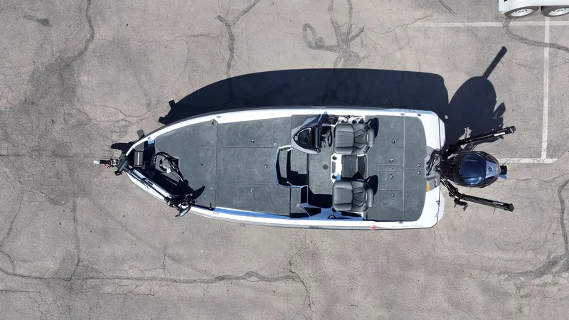 Slide: The Image of 2025 Skeeter ZXR21 - 10