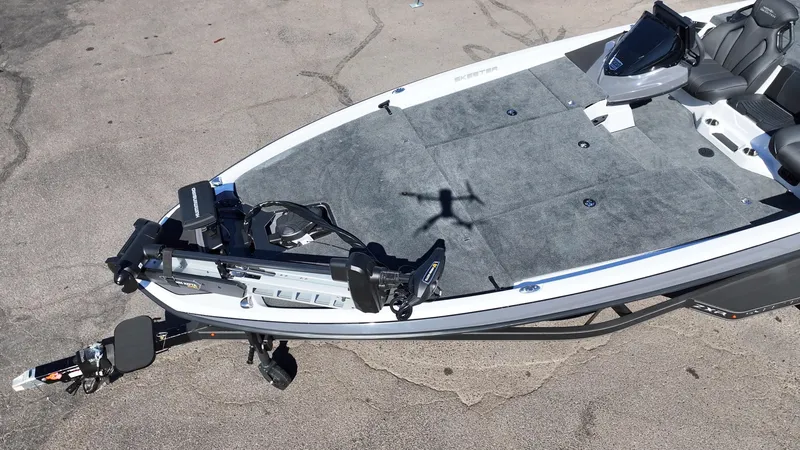 Slide: The Image of 2025 Skeeter ZXR21 - 3