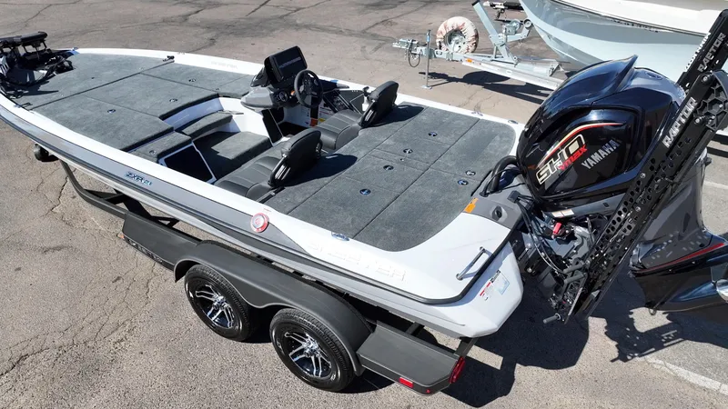 Slide: The Image of 2025 Skeeter ZXR21 - 5