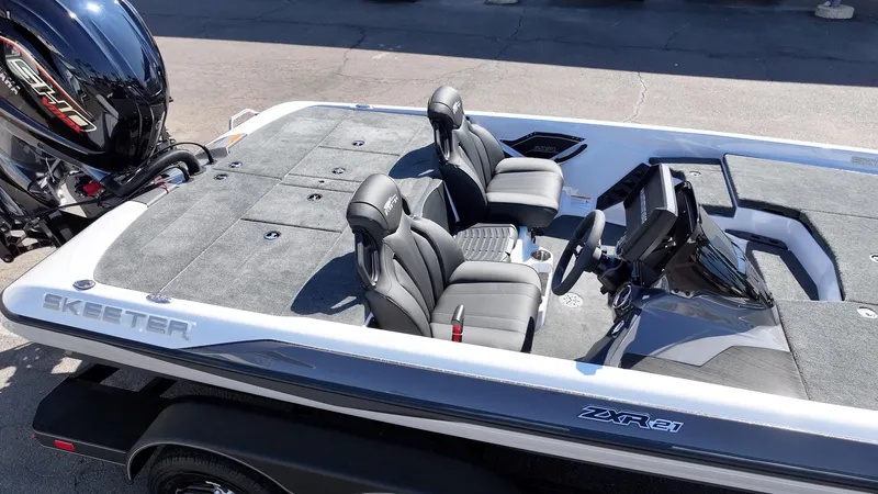 Slide: The Image of 2025 Skeeter ZXR21 - 6