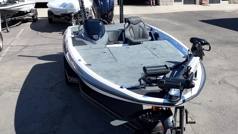 Slide: The Image of 2025 Skeeter ZXR21 - 8