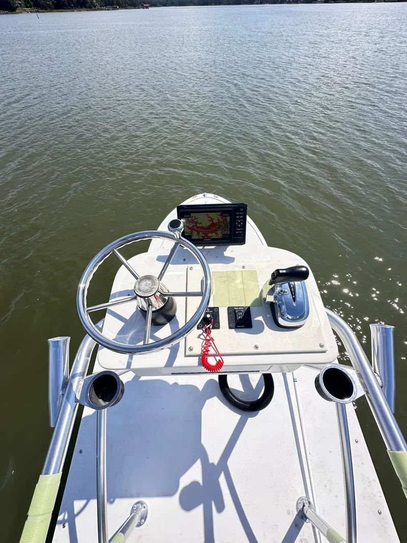 Slide: The Image of 1995 Mako 221 B Classic Center Console boat on calm water. - 9