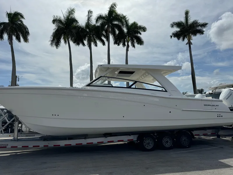 Slide: The Image of World Cat 400 DC-X 2024 - 0