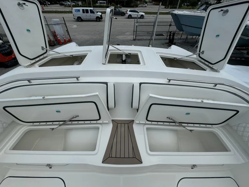 Slide: The Image of World Cat 400 DC-X 2024 - 15