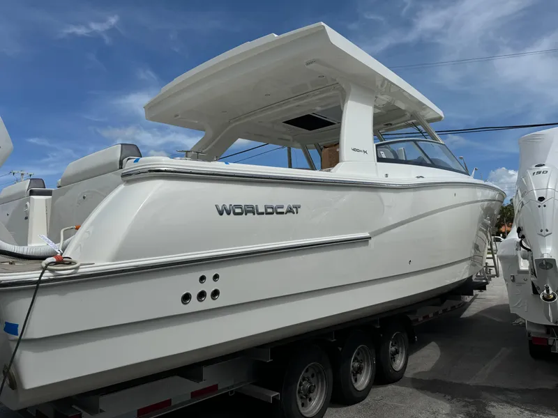 Slide: The Image of World Cat 400 DC-X 2024 - 2