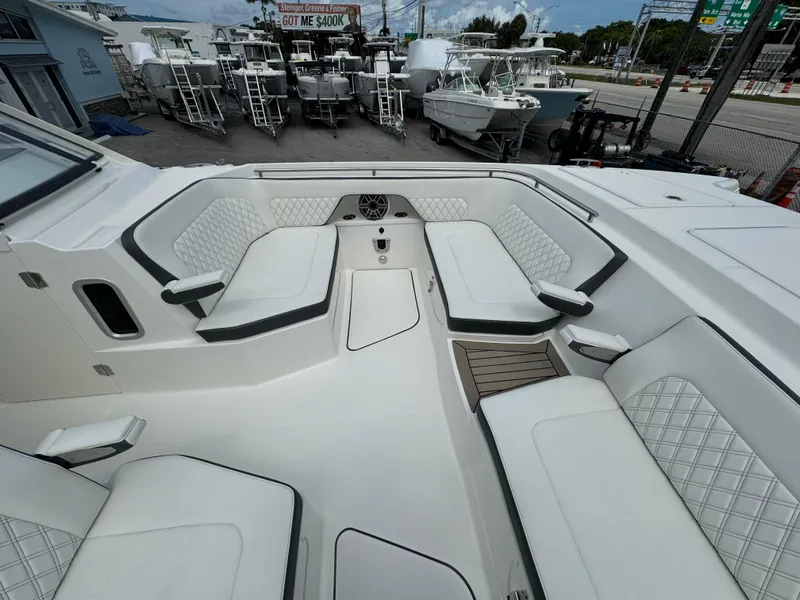 Slide: The Image of World Cat 400 DC-X 2024 - 23