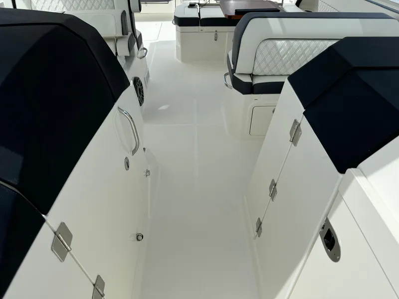 Slide: The Image of World Cat 400 DC-X 2024 - 26