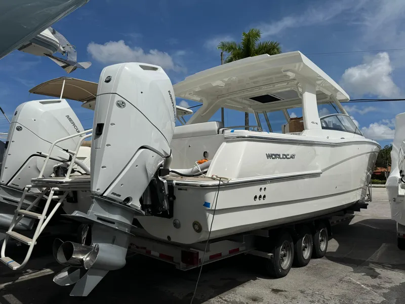 Slide: The Image of World Cat 400 DC-X 2024 - 3