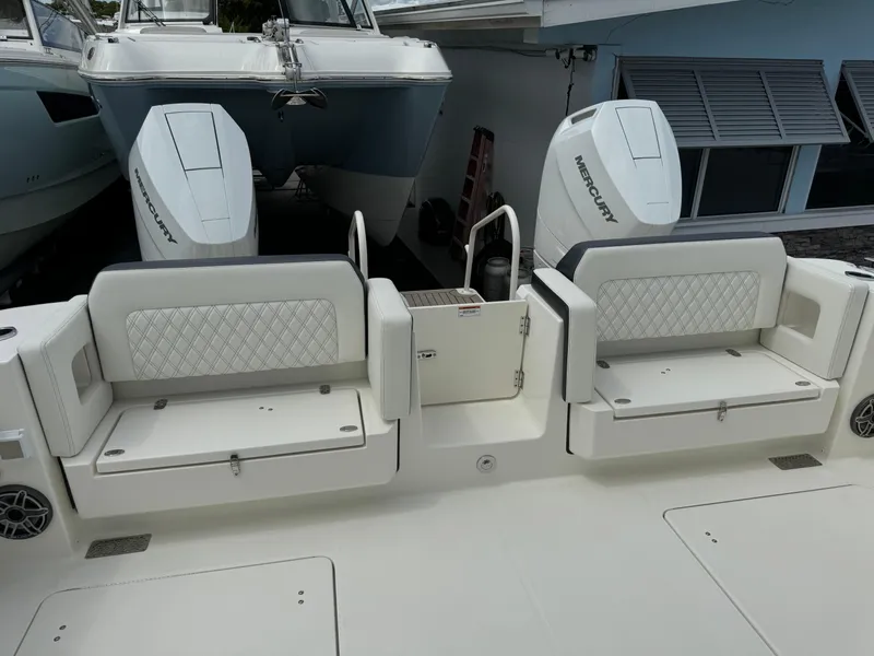 Slide: The Image of World Cat 400 DC-X 2024 - 30