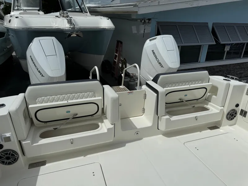 Slide: The Image of World Cat 400 DC-X 2024 - 31