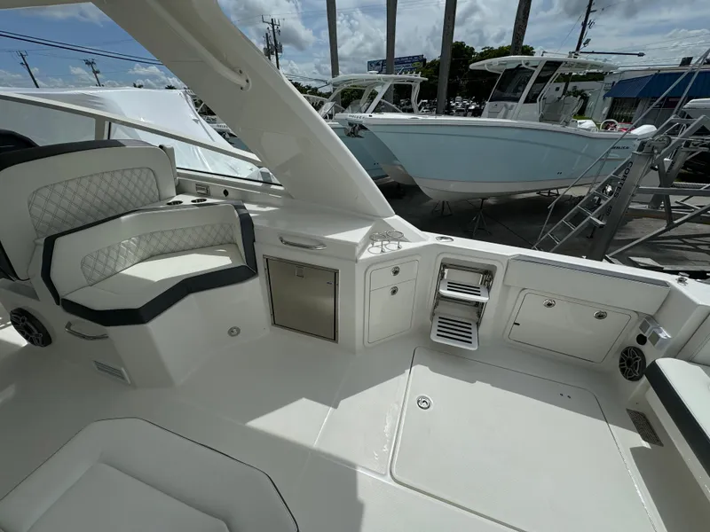 Slide: The Image of World Cat 400 DC-X 2024 - 32