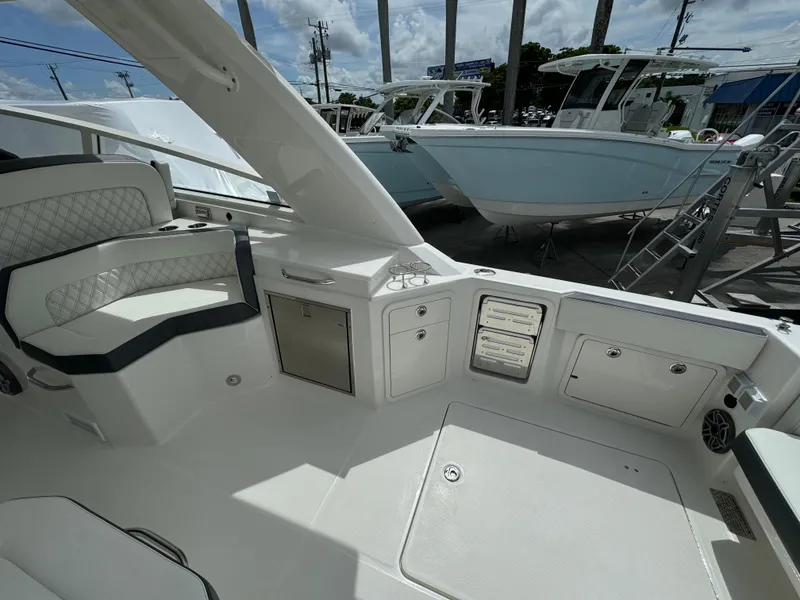 Slide: The Image of World Cat 400 DC-X 2024 - 33