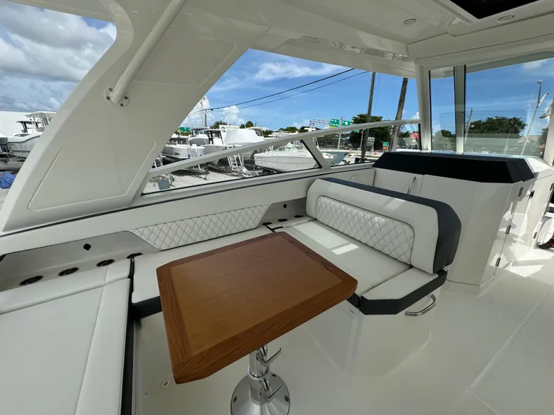 Slide: The Image of World Cat 400 DC-X 2024 - 34