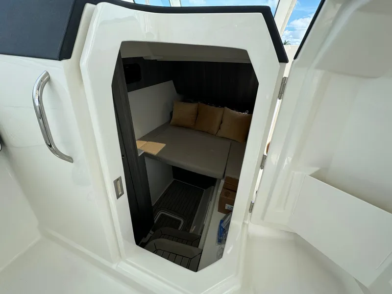 Slide: The Image of World Cat 400 DC-X 2024 - 35