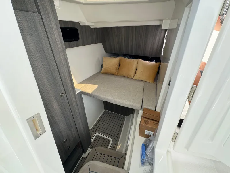 Slide: The Image of World Cat 400 DC-X 2024 - 37