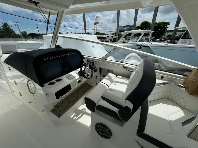 Slide: The Image of World Cat 400 DC-X 2024 - 6