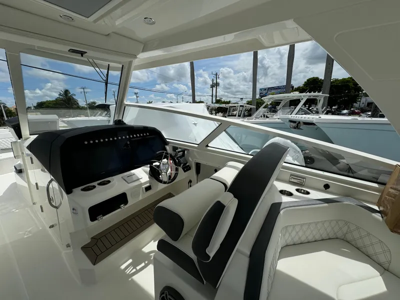 Slide: The Image of World Cat 400 DC-X 2024 - 8