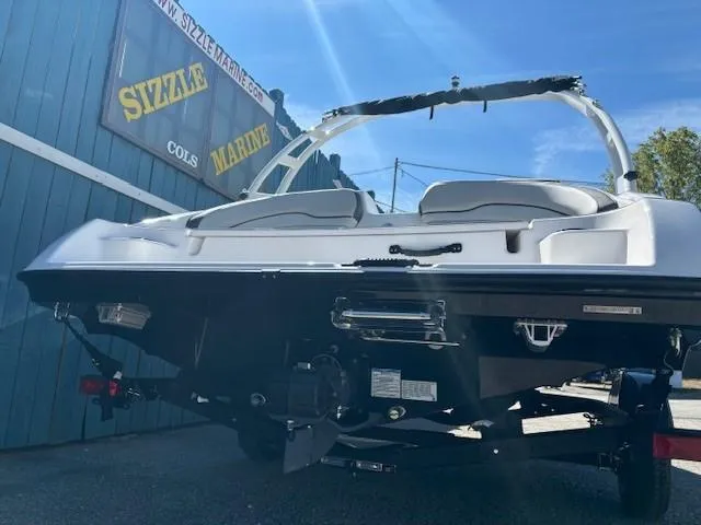Slide: The Image of 2025 Yamaha AR190 boat displayed at Sizzle Marine dealership. - 4