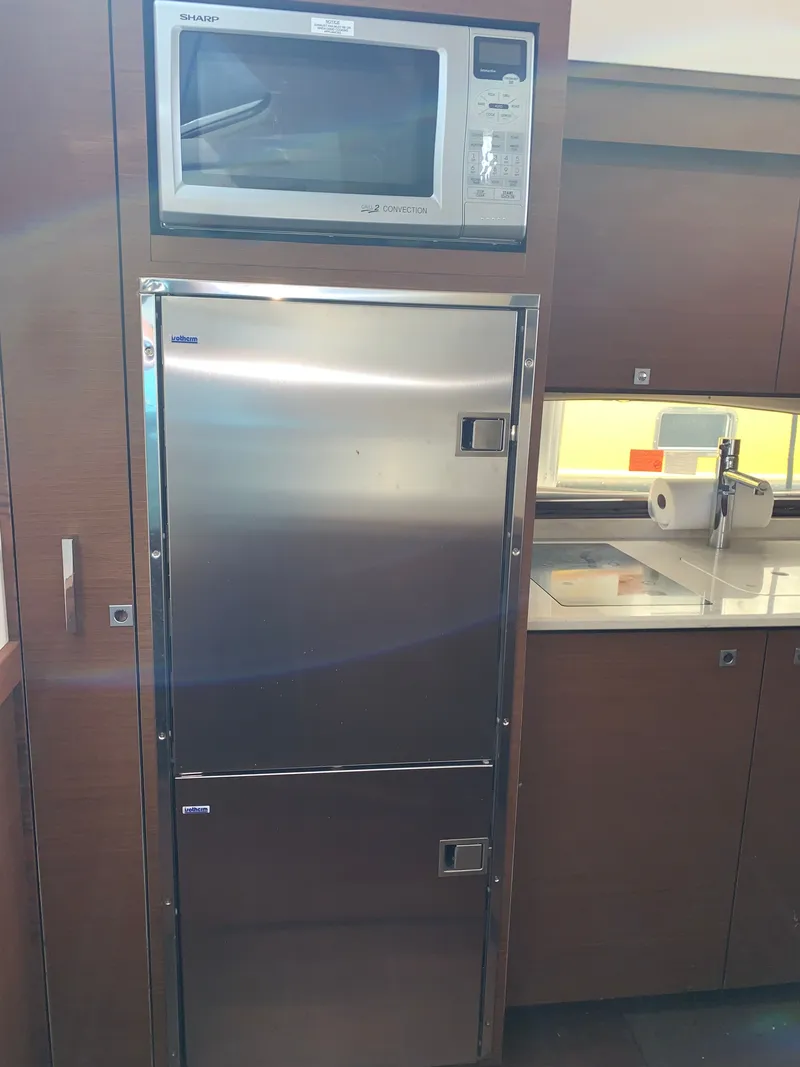 Slide: The Image of Sea Ray 450 Sedan Bridge 2013 - 18