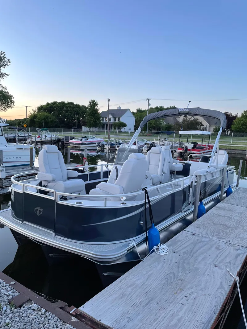 The Image of 2022 Tahoe 2585 CCF - 0