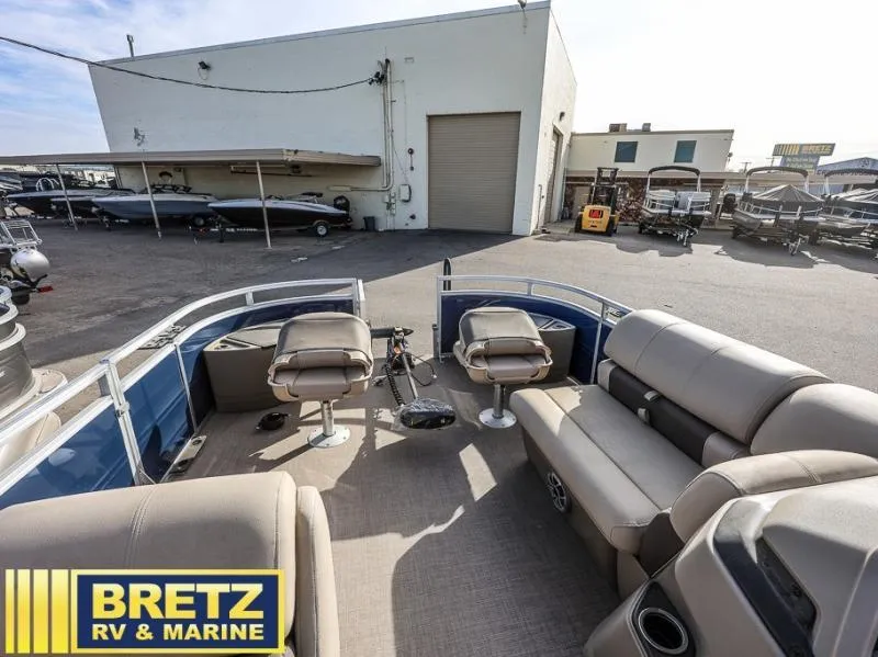 Slide: The Image of Fishin' Barge 20 DLX 2025 - 12