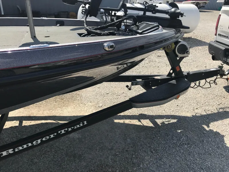 Slide: The Image of 2017 Ranger Z520 Comanche boat on trailer, side view. - 25