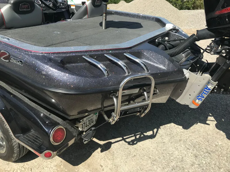 Slide: The Image of 2017 Ranger Z520 Comanche boat rear view with ladder and trailer. - 9