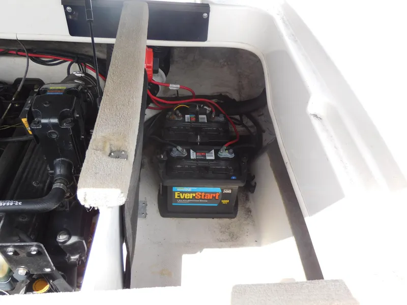 Slide: The Image of 2006 Sea Ray 205 Sport boat engine compartment with EverStart battery. - 14