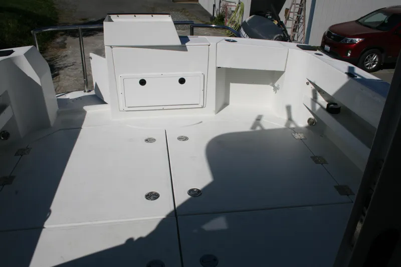 Slide: The Image of Ocean Sport Roamer 30' 2005 boat deck, spacious and clean, with storage compartments. - 13
