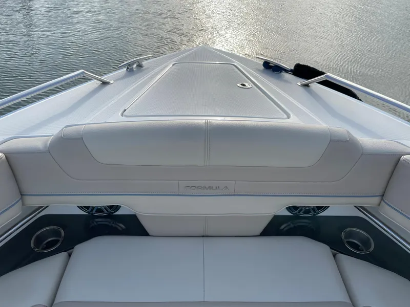 Slide: The Image of 2019 Formula 400 SSC boat bow view on calm water. - 14