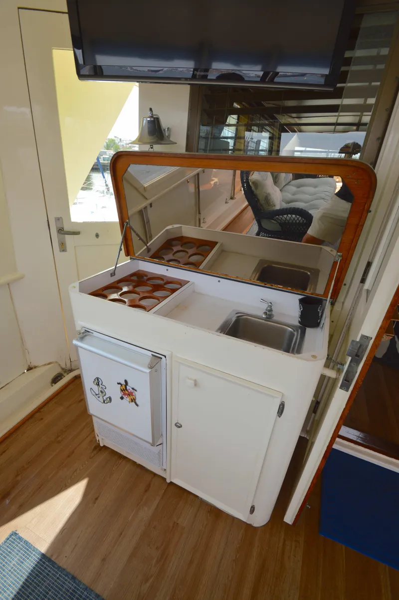 Slide: The Image of Hatteras 53 Motor Yacht 1979 - 10