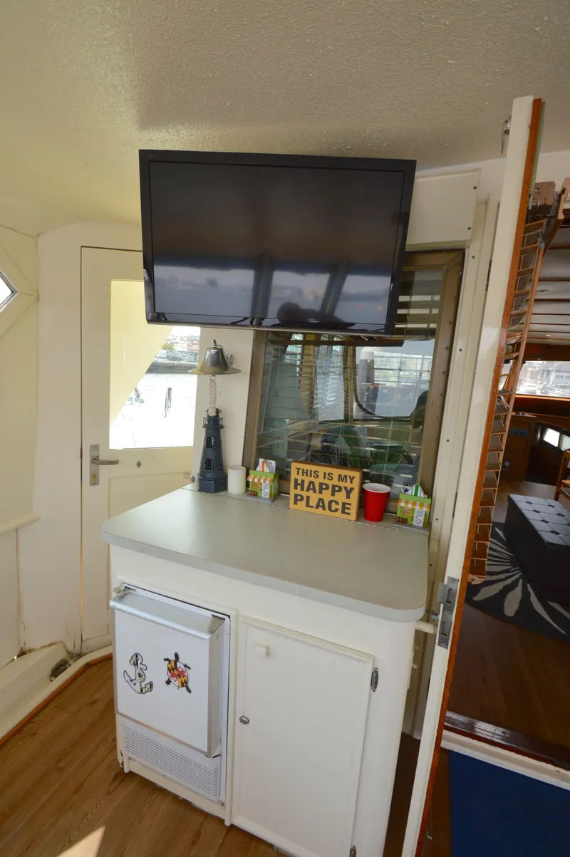 Slide: The Image of Hatteras 53 Motor Yacht 1979 - 11